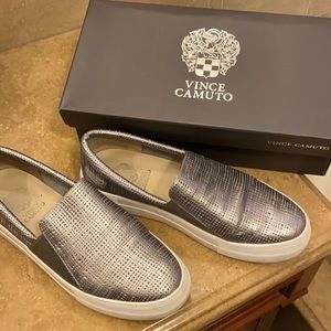 Casual yet dressy Vince comity platform sneakers.